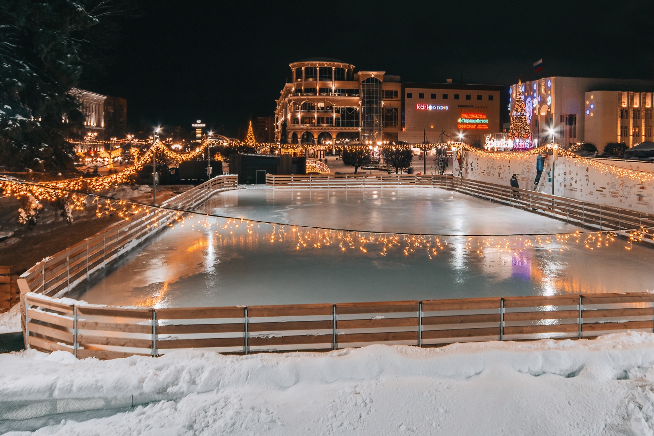 Губернский каток. Адрес — Курская обл., г. Курск, ул. Ленина, д 54. Фото,  режим работы, афиша и события. Соловьиный край