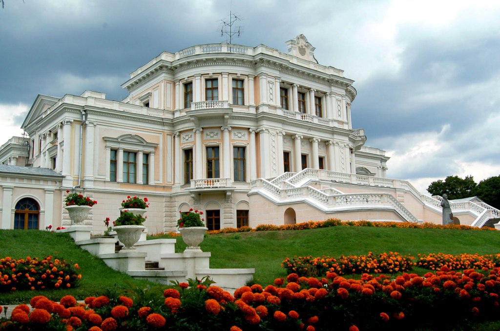 Город усадьба. Марьино (усадьба Барятинских). Курск Марьино Барятинская усадьба. Марьино Курская область усадьба князей Барятинских. Марьино Курская область санаторий.