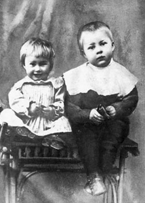 Аркадий Голиков и его сестра Наташа