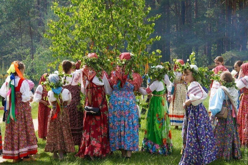 Народные празднества. Семик и Троица. Семик Троица праздник. Праздник Березки Семик. Завивание березы на Троицу.