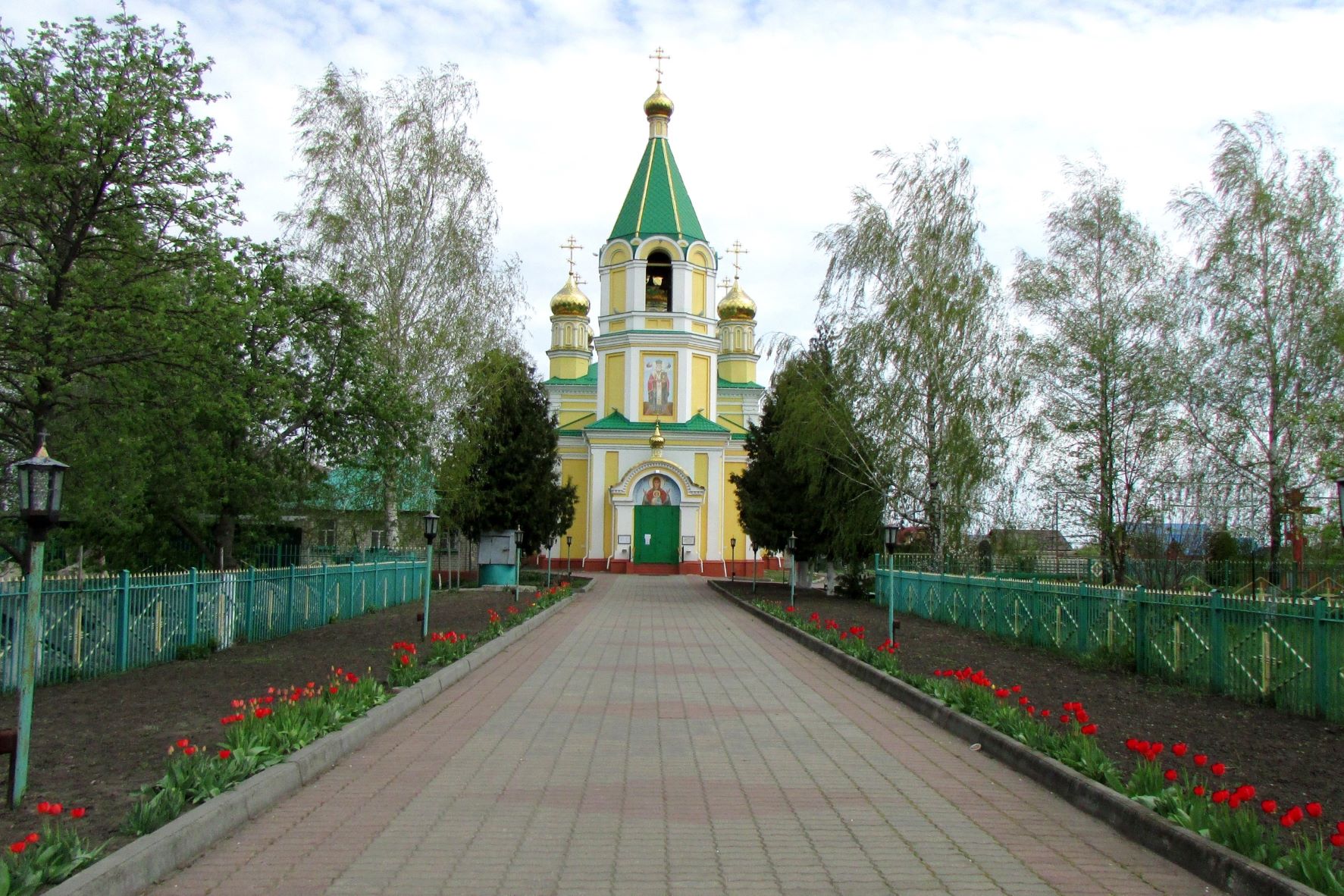 Николаевский храм в селе Зуевка. Адрес — Курская обл., Солнцевский р-н, с.  Зуевка, ул. Центральная, д. 6. Фото, режим работы, афиша и события.  Соловьиный край