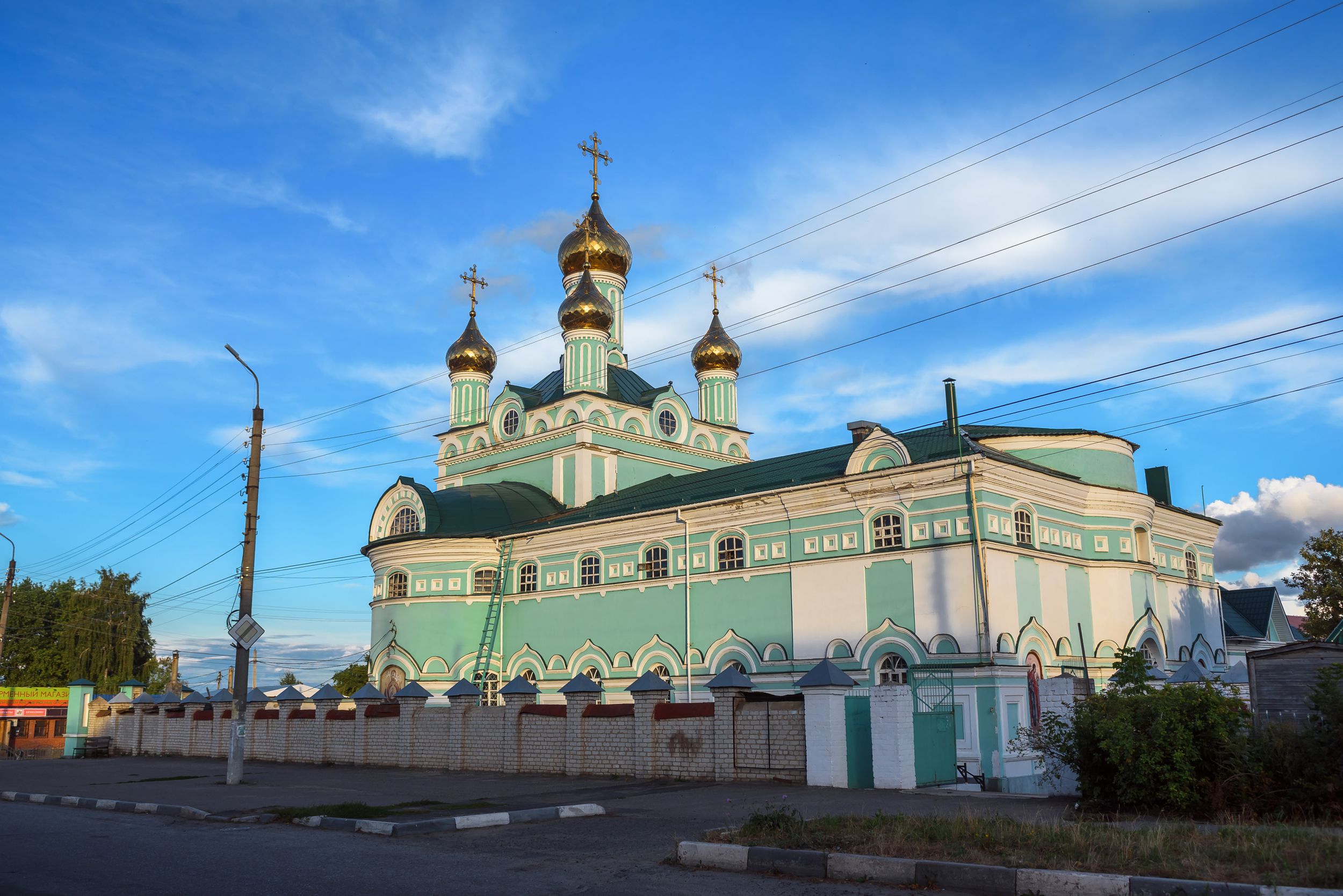 Свято-Троицкий собор. Адрес — Курская обл., г. Щигры, ул. Ленина, д. 11.  Фото, режим работы, афиша и события. Соловьиный край